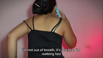 Folla con su amante mientras habla por teléfono con su novio
