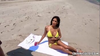 Shay Evans tiene sexo con un chico que conoció en la playa