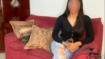 Acaba con el coño lleno de leche en su primer casting porno